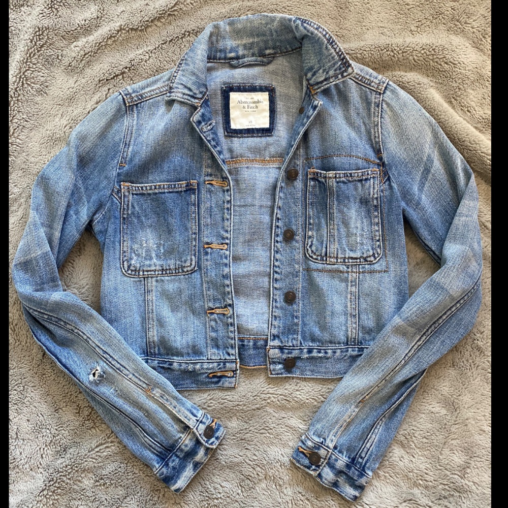 Abercrombie & Fitch Cropped Jean jacket